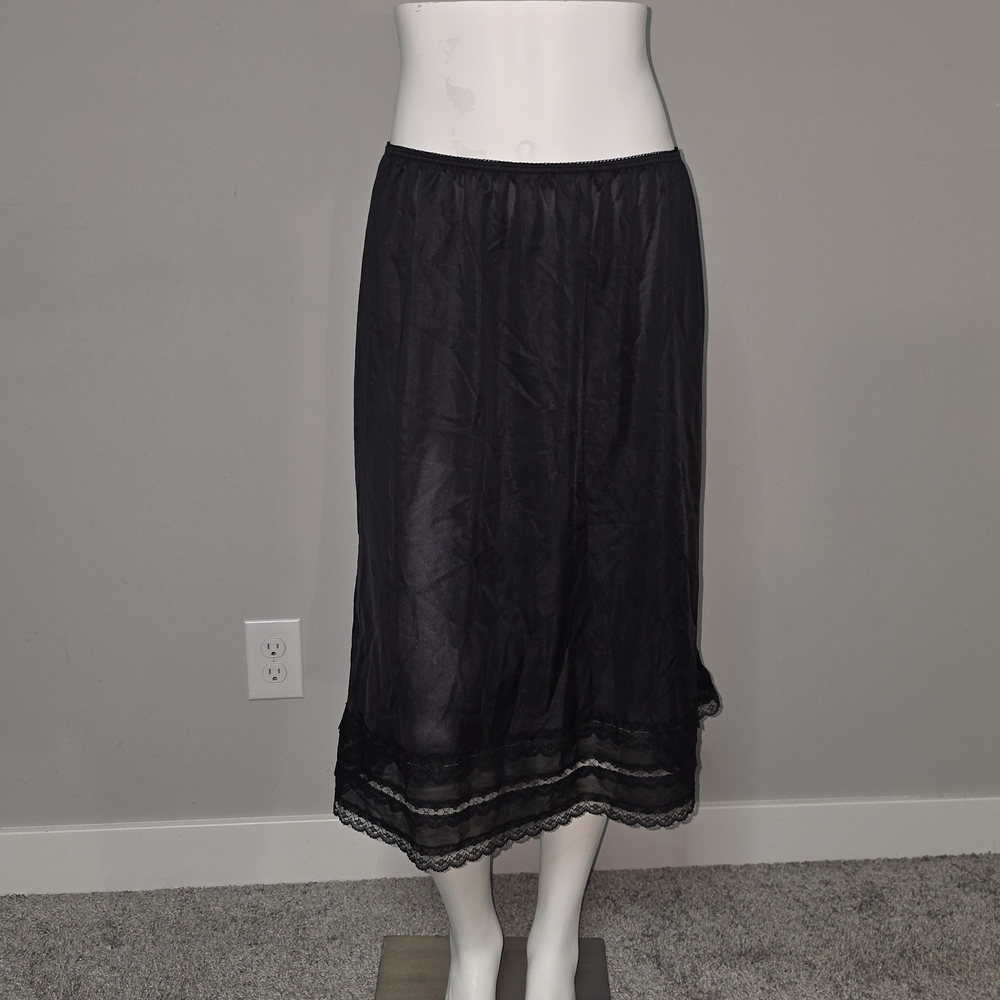Vintage Elegant Black Lace Hem Half Slip 100% Antron III Nylon Made In USA